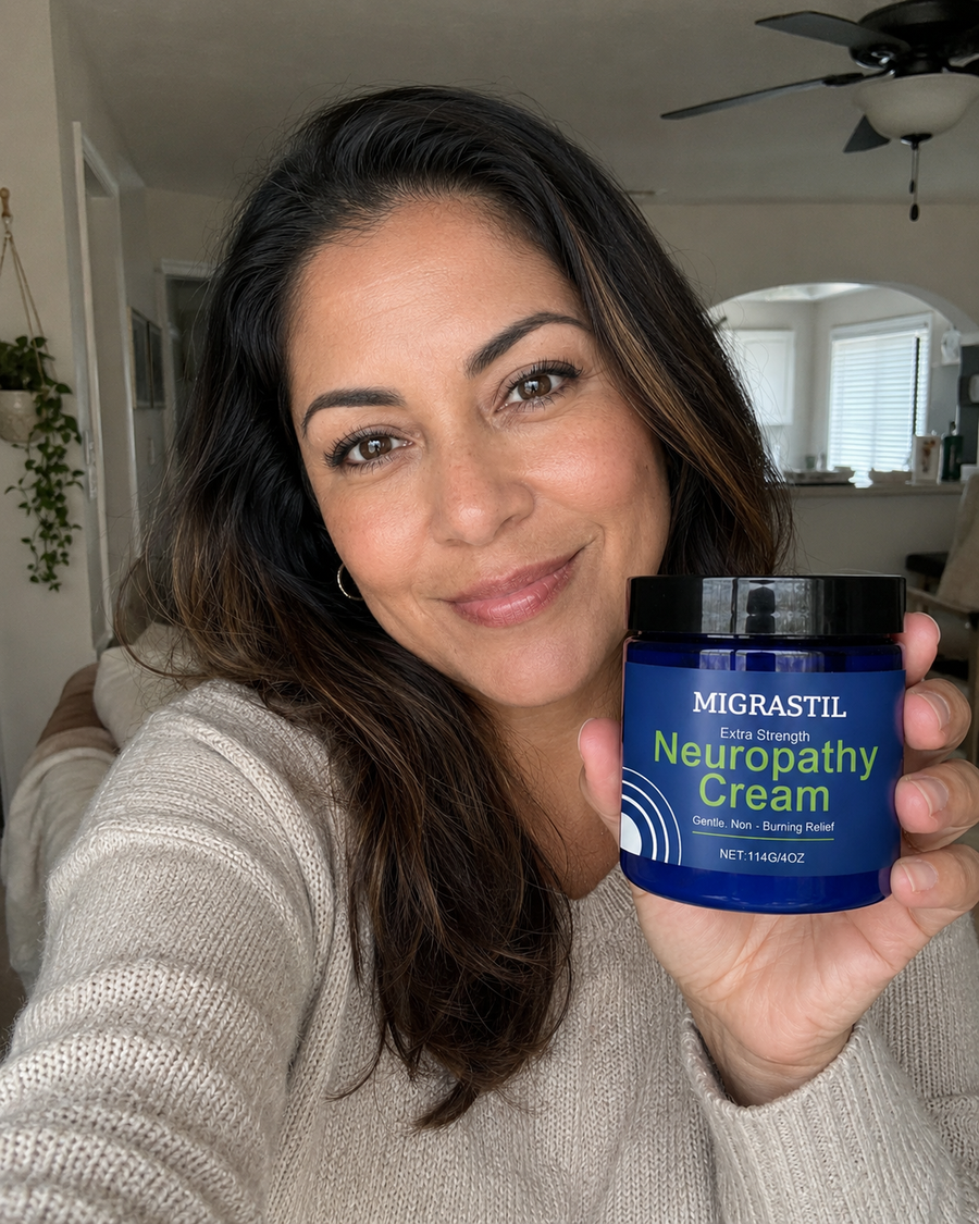 Persona sosteniendo Migrastil Neuropathy Cream